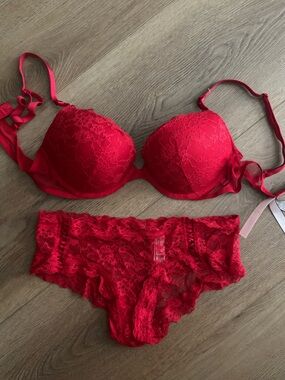 Victoria Secret NWOT Red Lace Push-Up Bra & Bikini Panty Set, 36B & Small